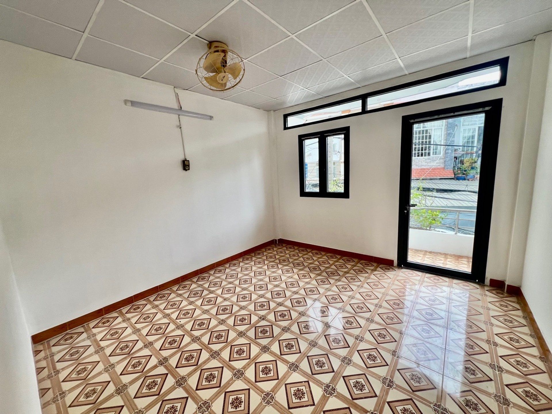 Nhà 2 tầng liền kề Phú Mỹ Hưng; hẻm 1 sẹc thẳng trục; cách mặt tiền 90m