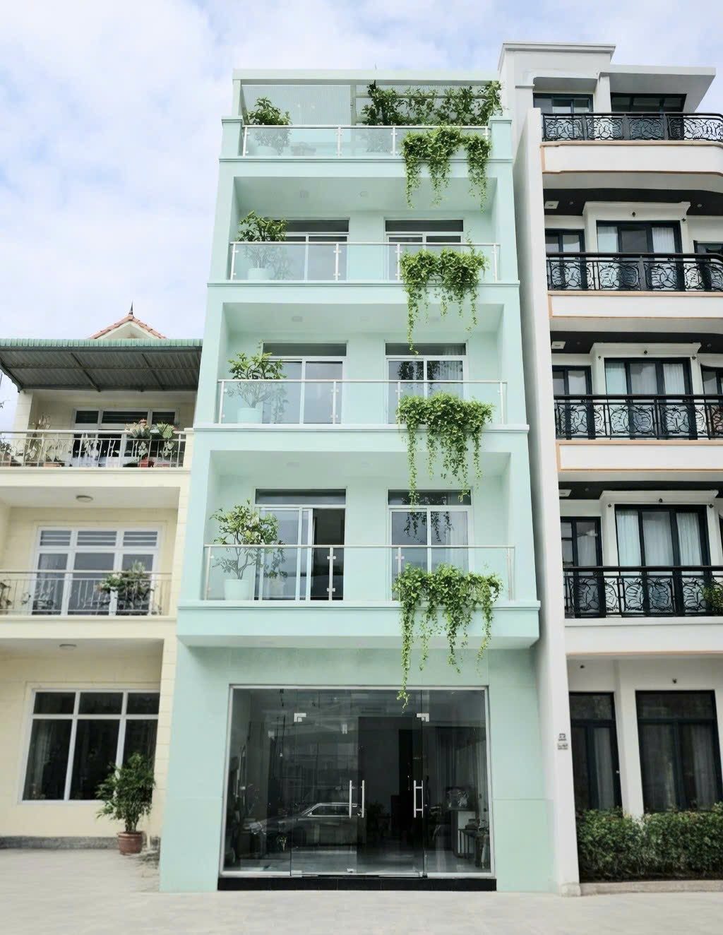 MTKD kề Đầm Sen - Lạc Long Quân - đường 12m có lề - 5*30 - xây dựng được 7 tầng - 17T TL 

📞 Liên hệ xem ngay: 0902 106 911