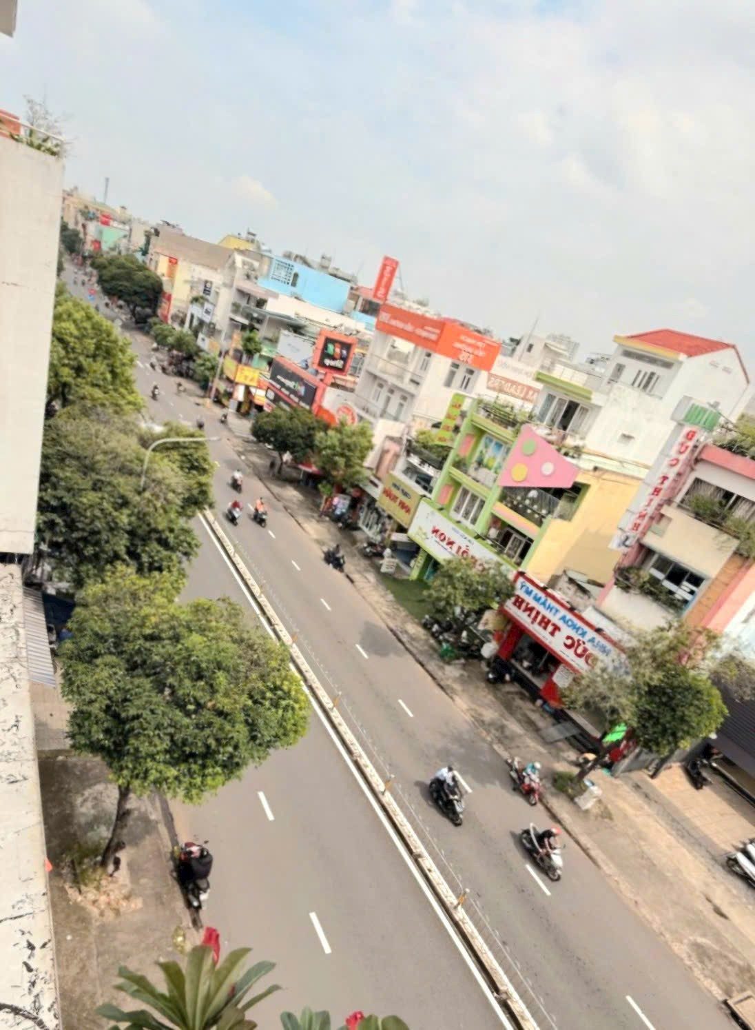 𝝗𝙄Ệ𝐓 𝐓𝐇Ự 𝞜𝐇𝙄Ệ𝐓 ĐỚ𝙄 MANG ĐẬM HƠI THỞ CỦA 𝐓𝐇𝙄Ê𝞜 𝞜𝐇𝙄Ê𝞜 - 𝐂𝐇ỐN 𝝗Ì𝝢𝙃 𝙔Ê𝝢 GIỮA BỘN BỀ CUỘC SỐNG - 𝐓Ọ𝘼 𝐋Ạ𝐂 gần NGÃ TƯ 𝐋Ạ𝐂 𝐋𝙊𝞜𝙂 𝙌𝙐Â𝝢 + Â𝙐 𝐂Ơ - DT LỚN 𝟭𝟯𝙭𝟭𝟯𝙭𝟯TẦNG - VUÔNG ĐẸP - CÓ THÊM NGUỒN THU 𝟰𝙊𝙩𝙧 MỖI THÁNG. (C108)  💰 𝟯𝙭𝐓𝙔

💥NHÀ HOÀN CÔNG ĐỦ - PHÁP LÝ RÕ RÀNG