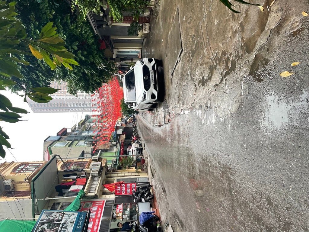 TUYỆT PHẨM THANG MÁY, MỚI KENG - MẶT TIỀN UY TÍN -  NGAY GẦN PHỐ -  Ô TÔ ĐỖ CỬA
💰56M / 6 T/ MT 4.9 / Giá 10 tỷ nhỉnh 
 LH :0336650467 em quyên 
Mô tả:- Nhà đẹp, thang máy mới keng, vị trí gần phố. Ngay ngã ba phố sầm uất và trường học các cấp. Di chuyể
