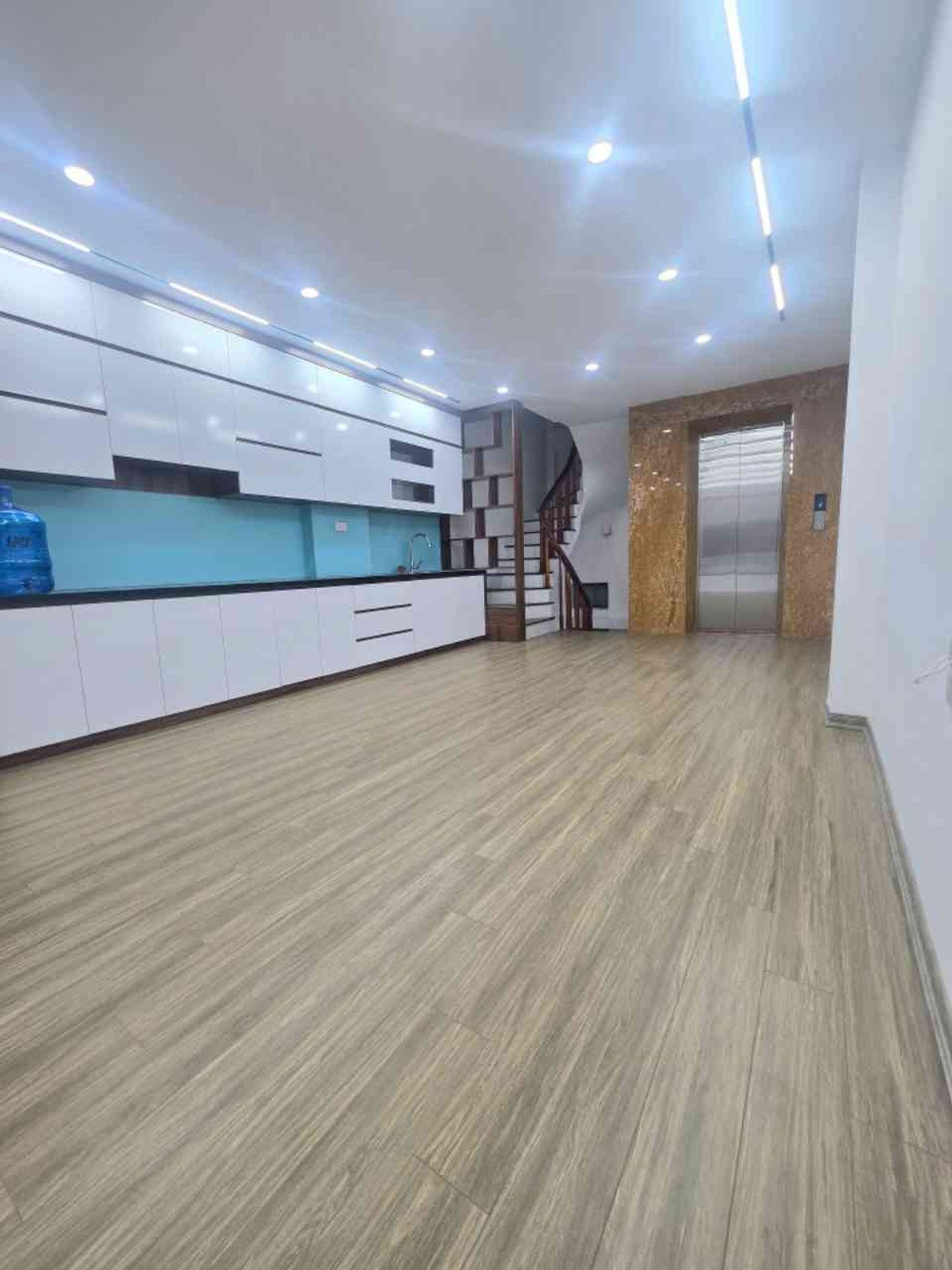 PHÚC ĐỒNG - LONG BIÊN] NHÀ MỚI TINH - CẠNH HỒ ĐIỀU HÒA - THANG MÁY - 6 TẦNG