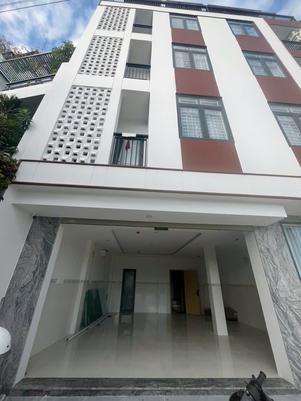 Cho thuê mặt bằng kinh doanh, có 1 phòng ngủ, wc riêng biệt chỉ 8tr/thàng. LH: 0935 964 828 - E Hiền