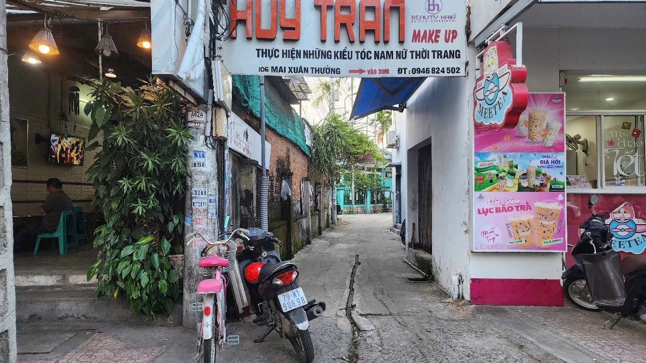 B.án lô đất hẻm Mai Xuân Thưởng, Phường Bắc Nha Trang.
🔸 Diện tích: 53,5m² (ngang 5.4m).
🔸 Hướng: Tây.
🔸 Pháp lý: Sổ hồng.
🔸 Vị trí: Lô đất cách đường chính Mai Xuân Thưởng 20m, xe ô tô đi vào quay đầu thoải mái, gần trường học, chợ, Bách Hoá Xanh.
🔸
