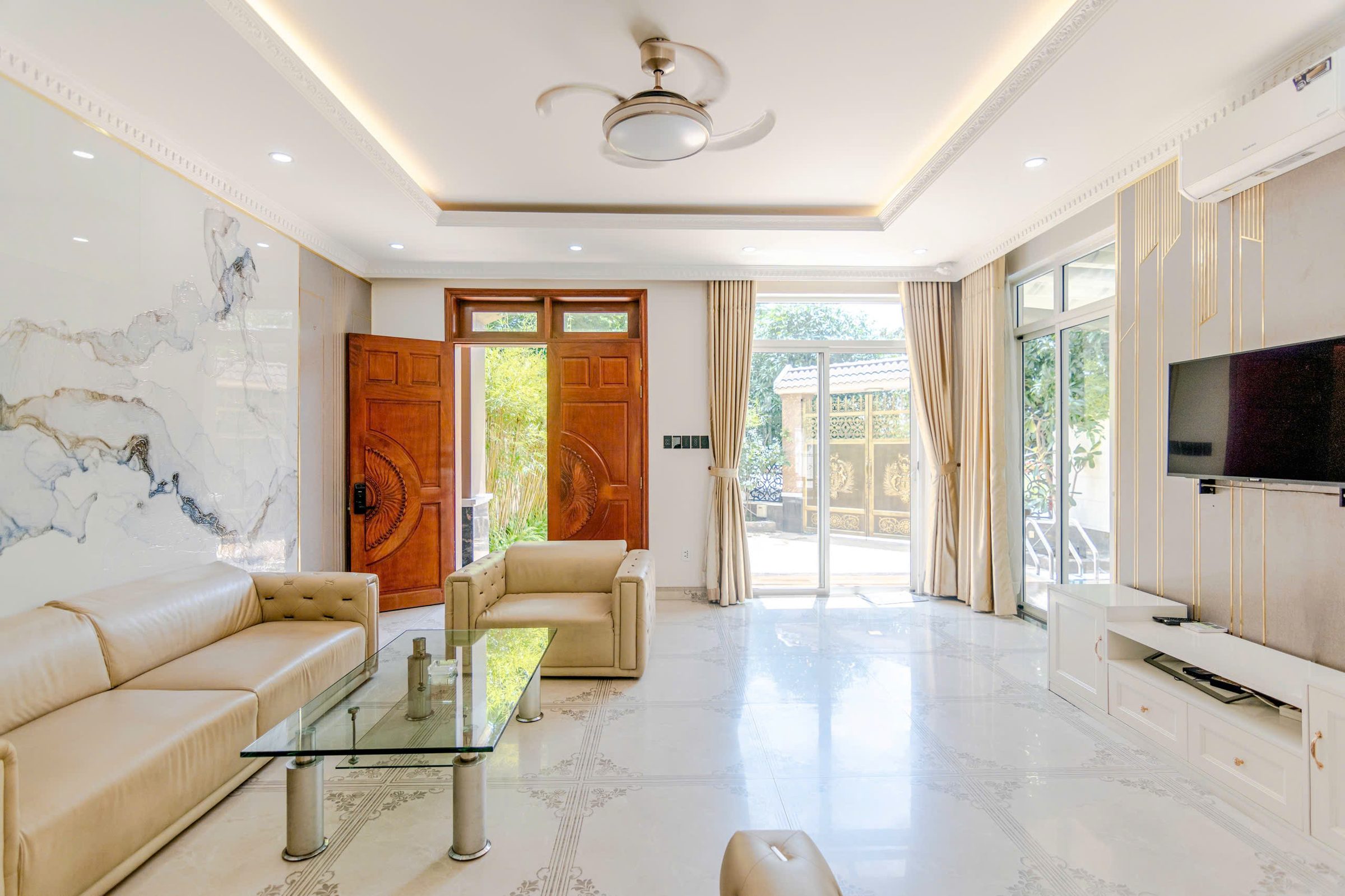 BDS HVL LVCC VILLA HỒ BƠI NỘI THẤT CAO CẤP QUẬN 9