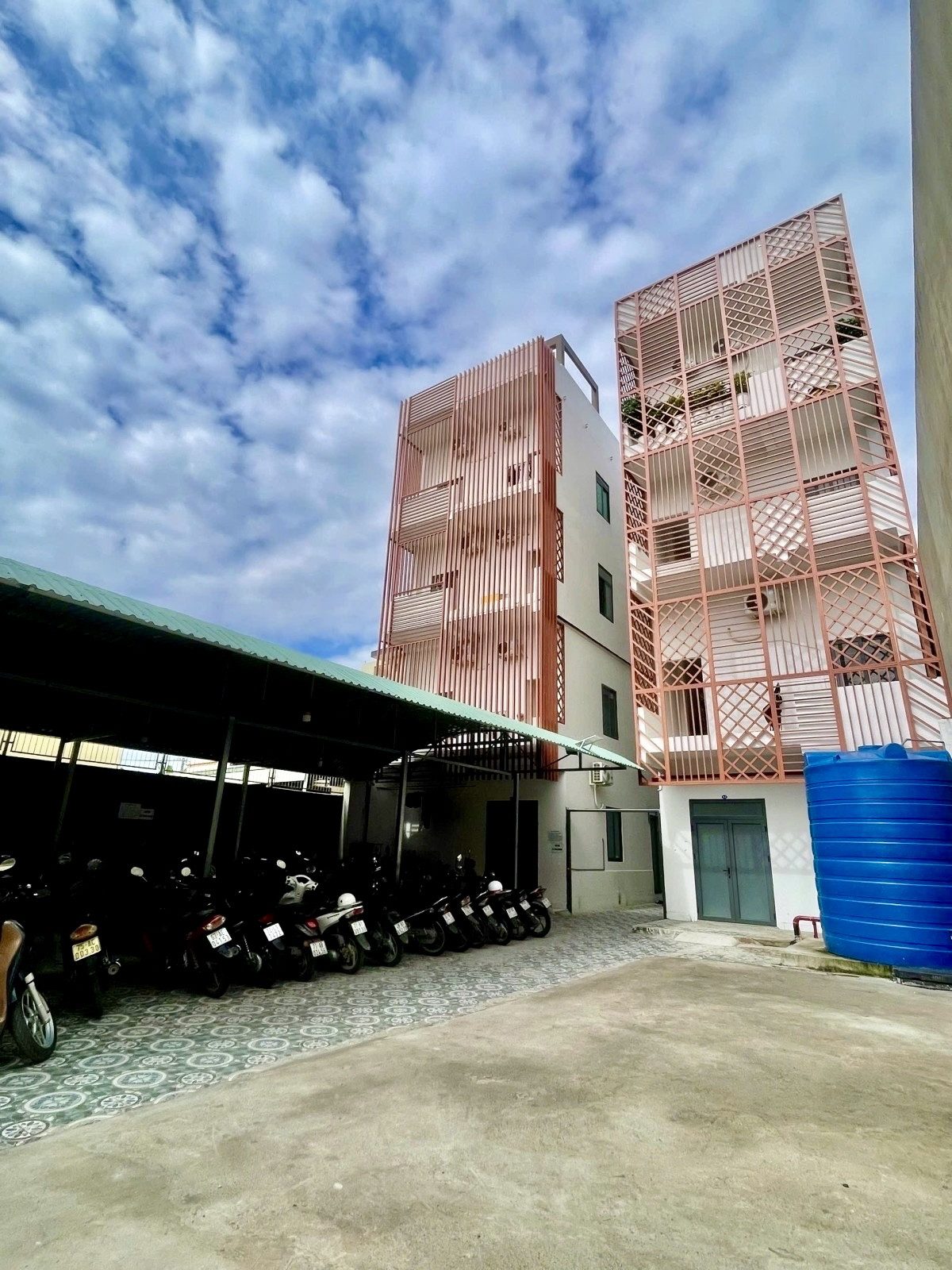 BÁN NHÀ TÒA CHDV 5 TẦNG THANG MÁY, QUẬN 9 - DT 650M2 - DOANH THU 200Tr/Th - SÁT VÀNH ĐAI 2 - GIÁ 66 TỶ