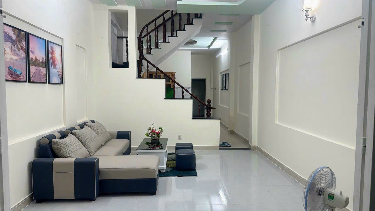 Chủ cần bán gấp nhà để về quê, giá 2.3 tỷ tại Phường Phước Long, TP. Hồ Chí Minh
