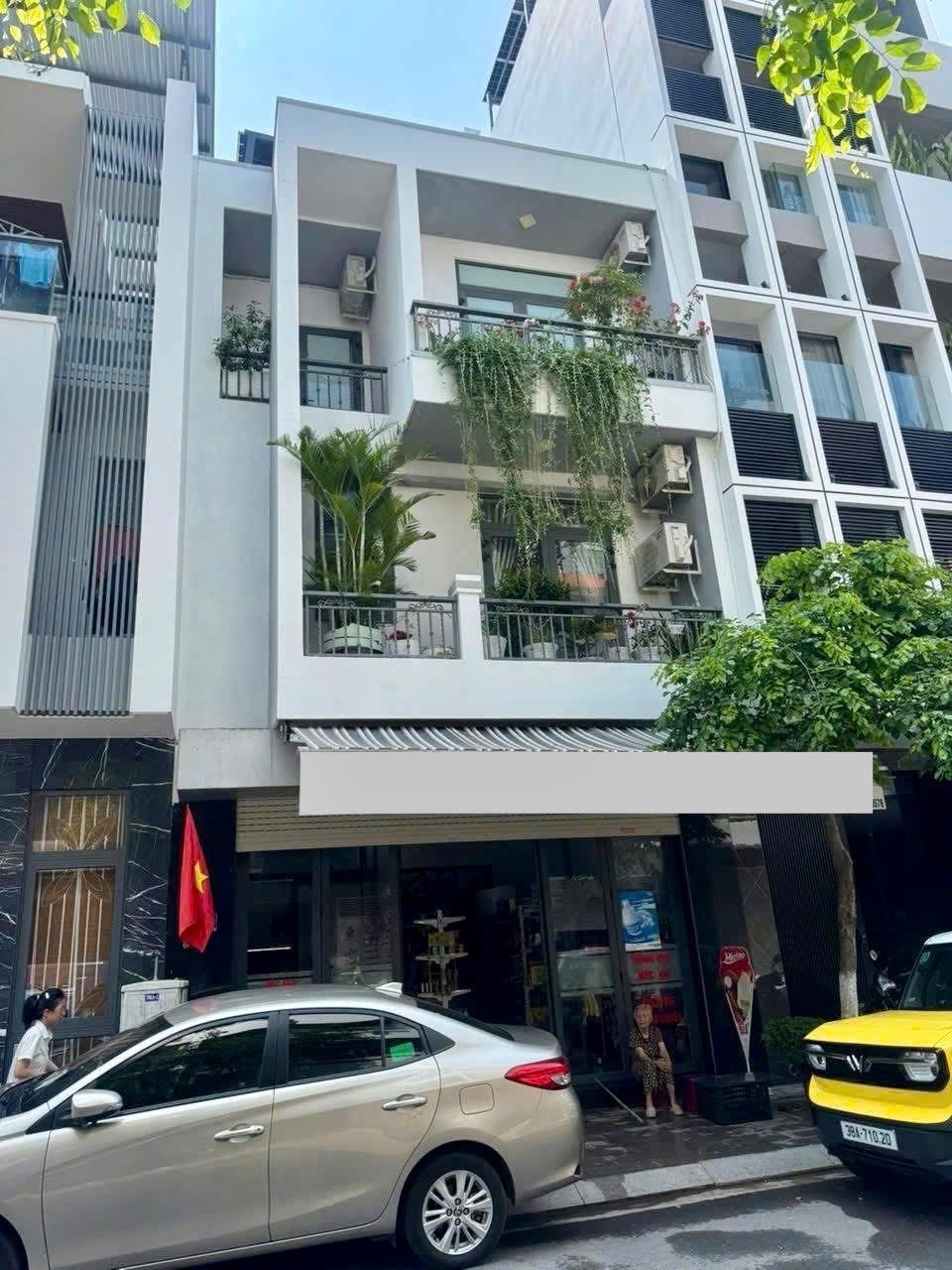 🍁Chính chủ cần bán nhà 3 TẦNG KĐT VCN Phước Long 1. 💰Giá siêu tốt 8,4 tỷ 
•Diện tích: 60m2 (ngang 6m dài 10m)
•Hướng: Tây