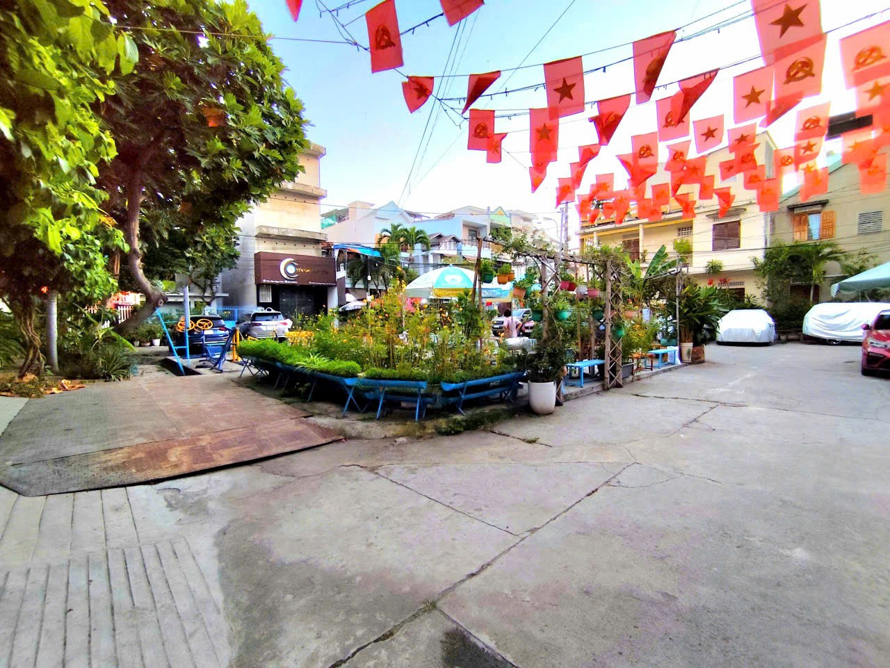 💰💰Bán nhà 3 tầng đúc kiên cố 72,7m2 (DTSD: 178,2m2)💰💰
Hẻm ô tô Lê Hồng Phong ngay Trung tâm Nha Trang (Phường Tân Tiến cũ)
💰GIÁ TỐT: 7,2 TỶ💲 

☘️DT: 72,7m2 (DTSD: 178,2m2)
ngang: 5.03m×dài: 16m
✔️Hướng: Đông Nam mát mẻ
✔️Hẻm ô tô rộng: 3.6m, cách n