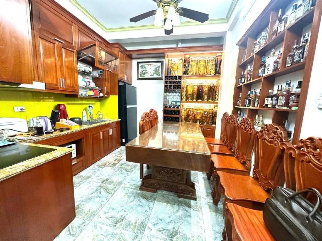 Bán nhà Khu Hoàng Văn Thái - Thanh Xuân – Giá 19.5 tỷ – DT 45m² x 5 tầng – MT 3.6m – ô tô tránh, gara, full nội thất