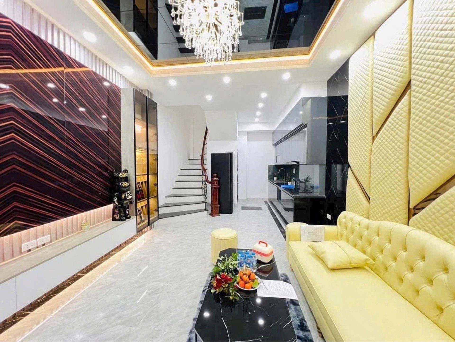 Bán nhà Nguyễn Lân – Giá 13 tỷ – DT 35m² x 5 tầng – MT 3.9m – 1 nhà ra phố, Full nội thất, Ô tô đỗ cửa