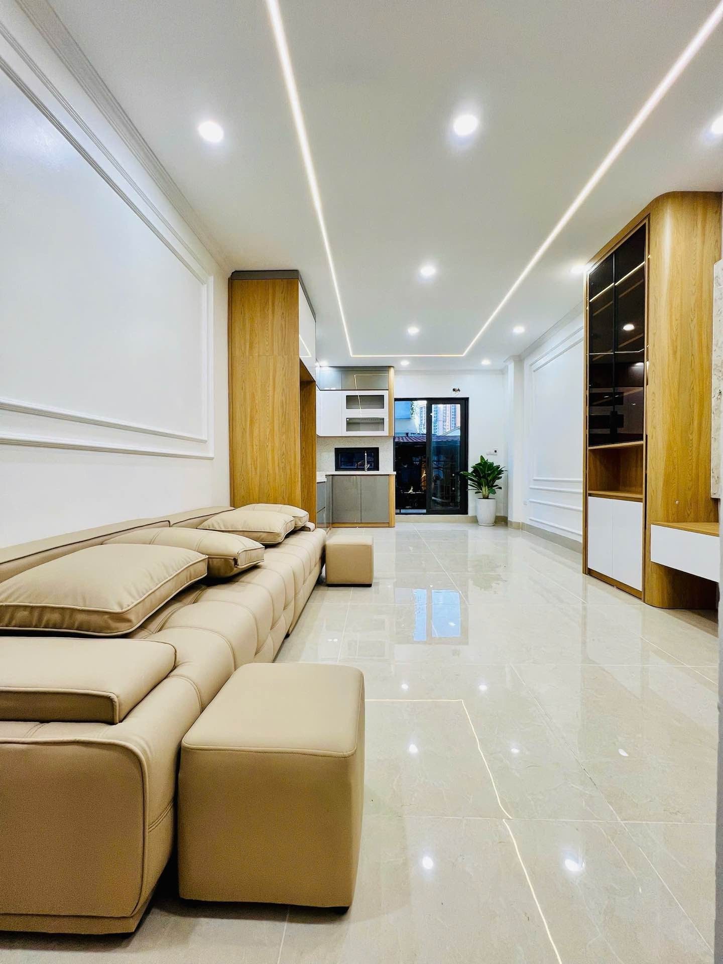 Bán nhà Nguyễn Văn Trỗi - Thanh Xuân – Giá 11.8 tỷ – DT 40m² x 7 tầng – MT 3.8m – Xây mới thang máy, Ô tô đỗ cổng, Bảo hành kết cấu