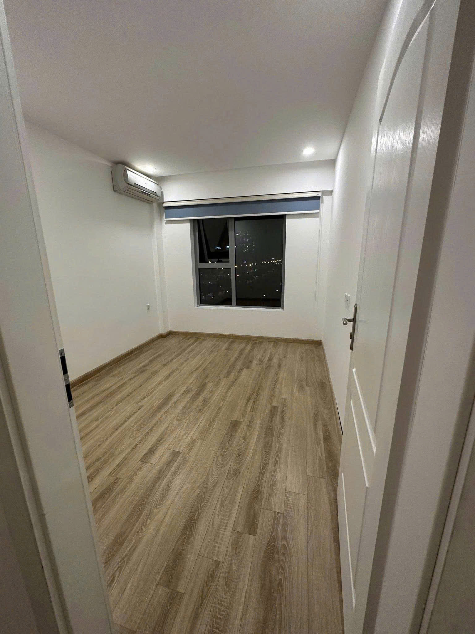 Cho thuê căn hộ chung cư Imperial 360 Giải Phóng, Thanh Xuân 134m2 4PN đồ cơ bản 17tr.