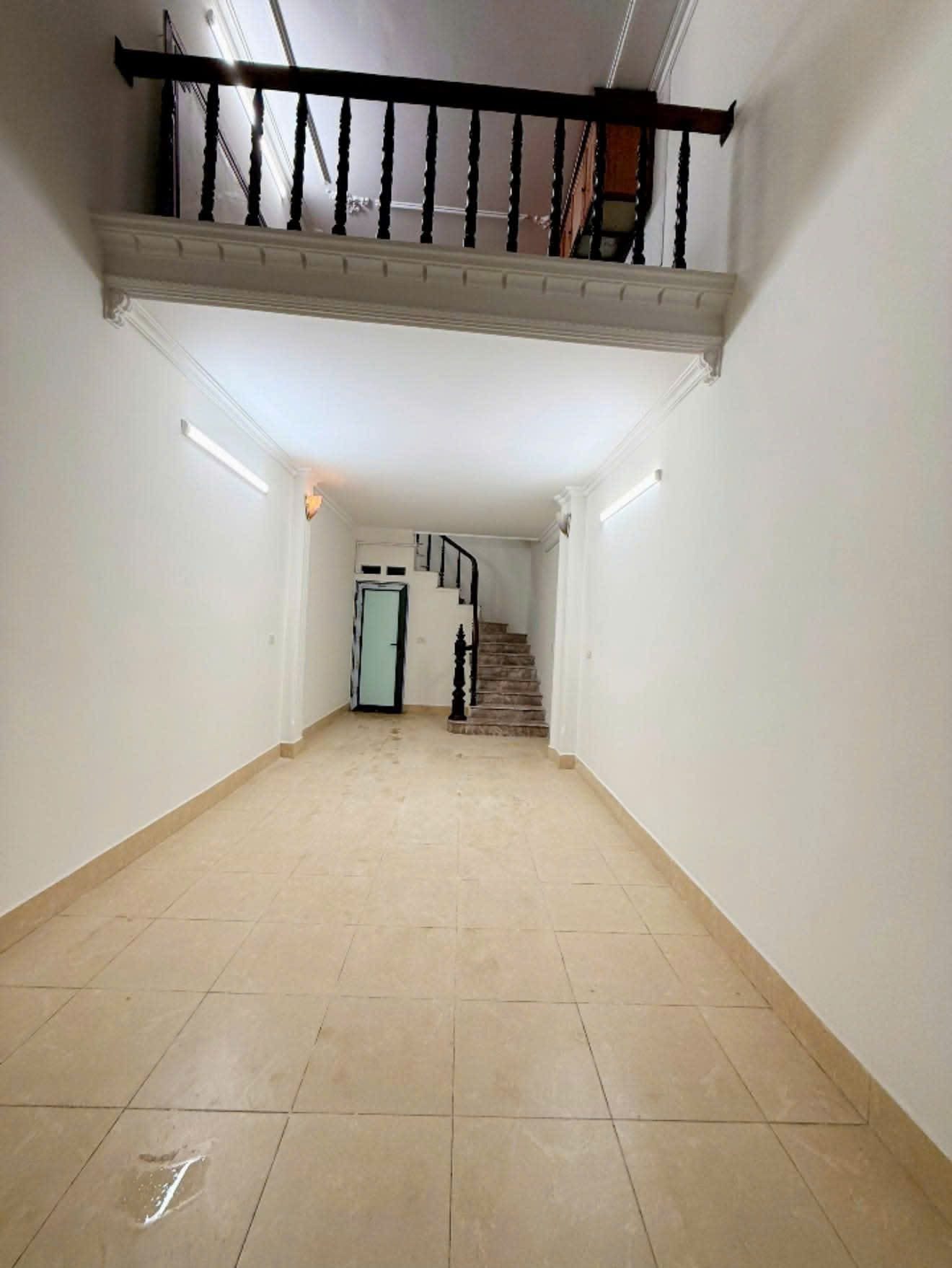Cho thuê nhà ngõ 36 Lương Đình Của, Đống Đa 38M*5 tầng giá 14 triệu