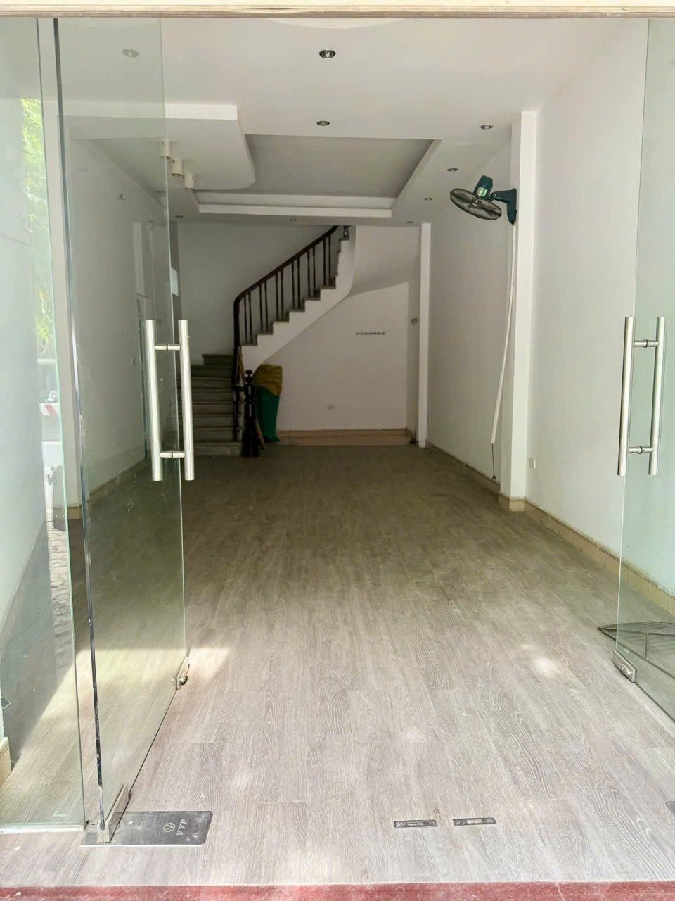 Cho Thuê Nhà Mặt Phố Lạc Long Quân - Tây Hồ 50M² 5 Tầng - Ở, Kinh Doanh VP... Giá Thuê 20tr