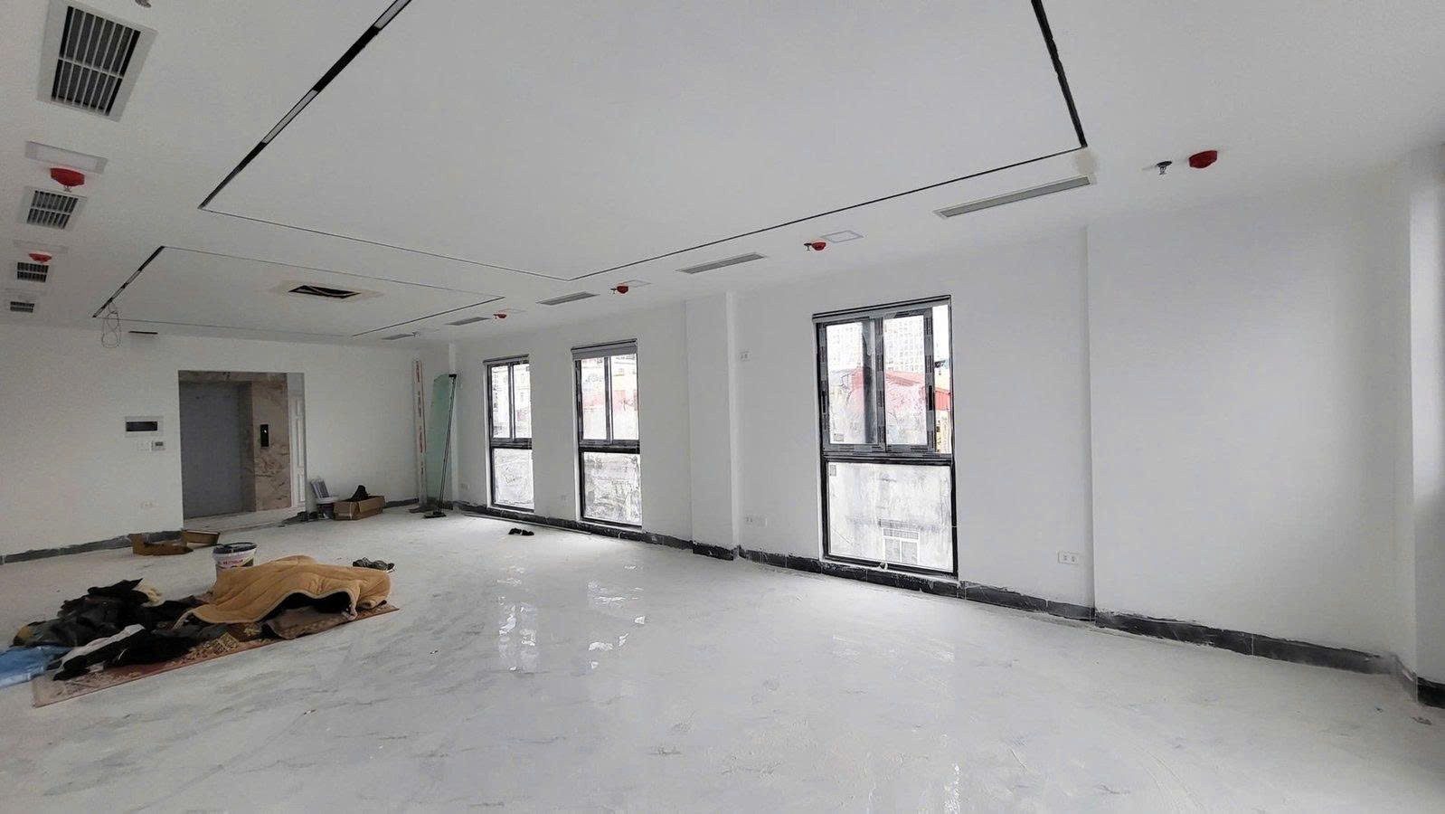 Hiếm nhà mặt phố Hoàng Hoa Thám, 86m2, MT 5.7m, vị trí đẹp, KD tốt, giá 33 tỷ