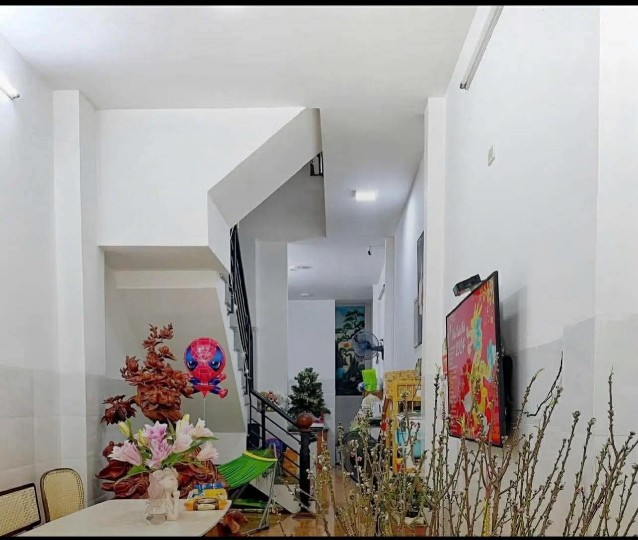 Nhà mặt tiền ô tô