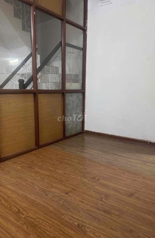 Cho thuê nhà Lương Sử C- Đống Đa-Dt 22mx5t-7,5tr/1tháng