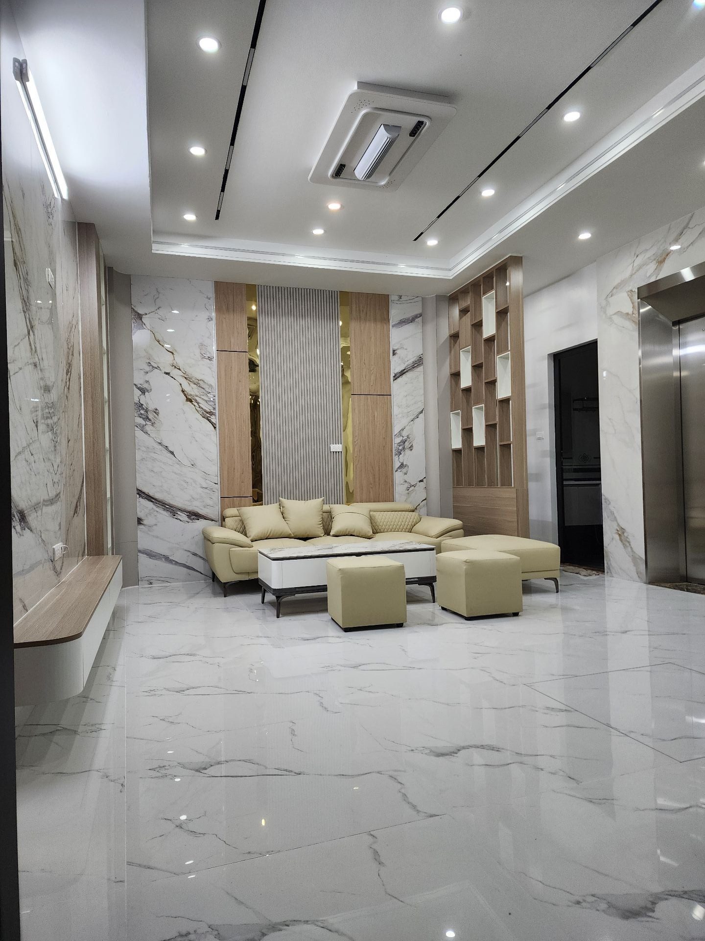 Bán nhà Thanh Nhàn, Hai Bà Trưng – Giá 15.6 tỷ – DT 46m² x 6 tầng – Gần phố, Thang máy, 2 mặt thoáng