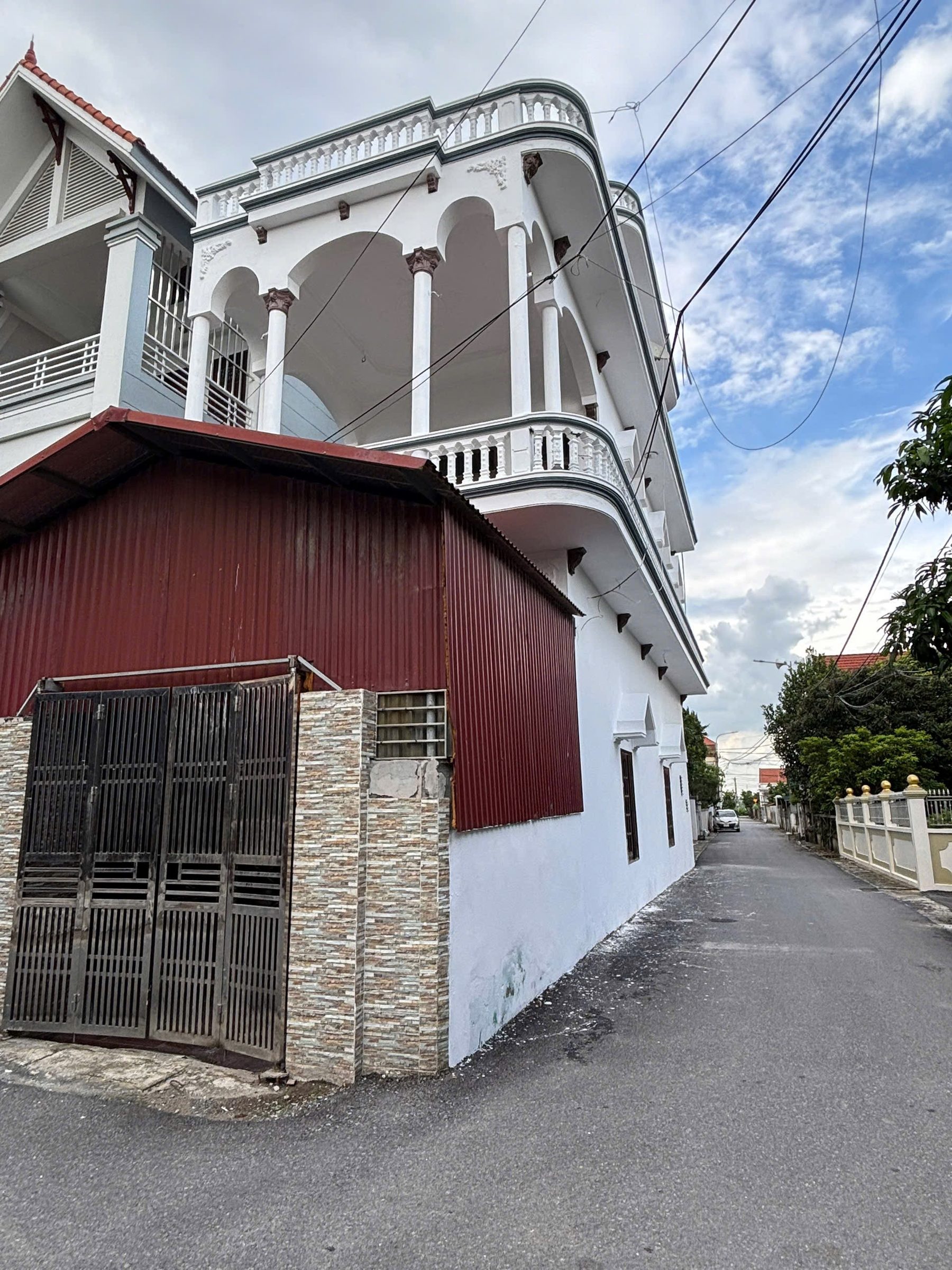 Bán nhà 76,4m² full thổ cư ngang 4,7mm giá 3.1 tỷ tại Phường Sơn Nam