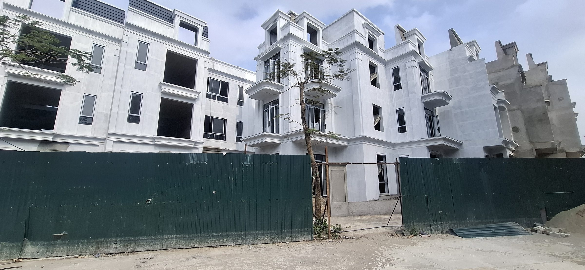 Bán nhà 178.1m² full thổ cư ngang 17.4m giá 10.6 tỷ tại Phường Sơn Tây