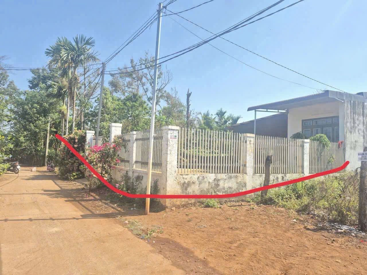 BÀN ĐẤT TẶNG NHÀ CẤP 4 CÒN SỬ DỤNG TỐT BUÔN JU - TÂN AN