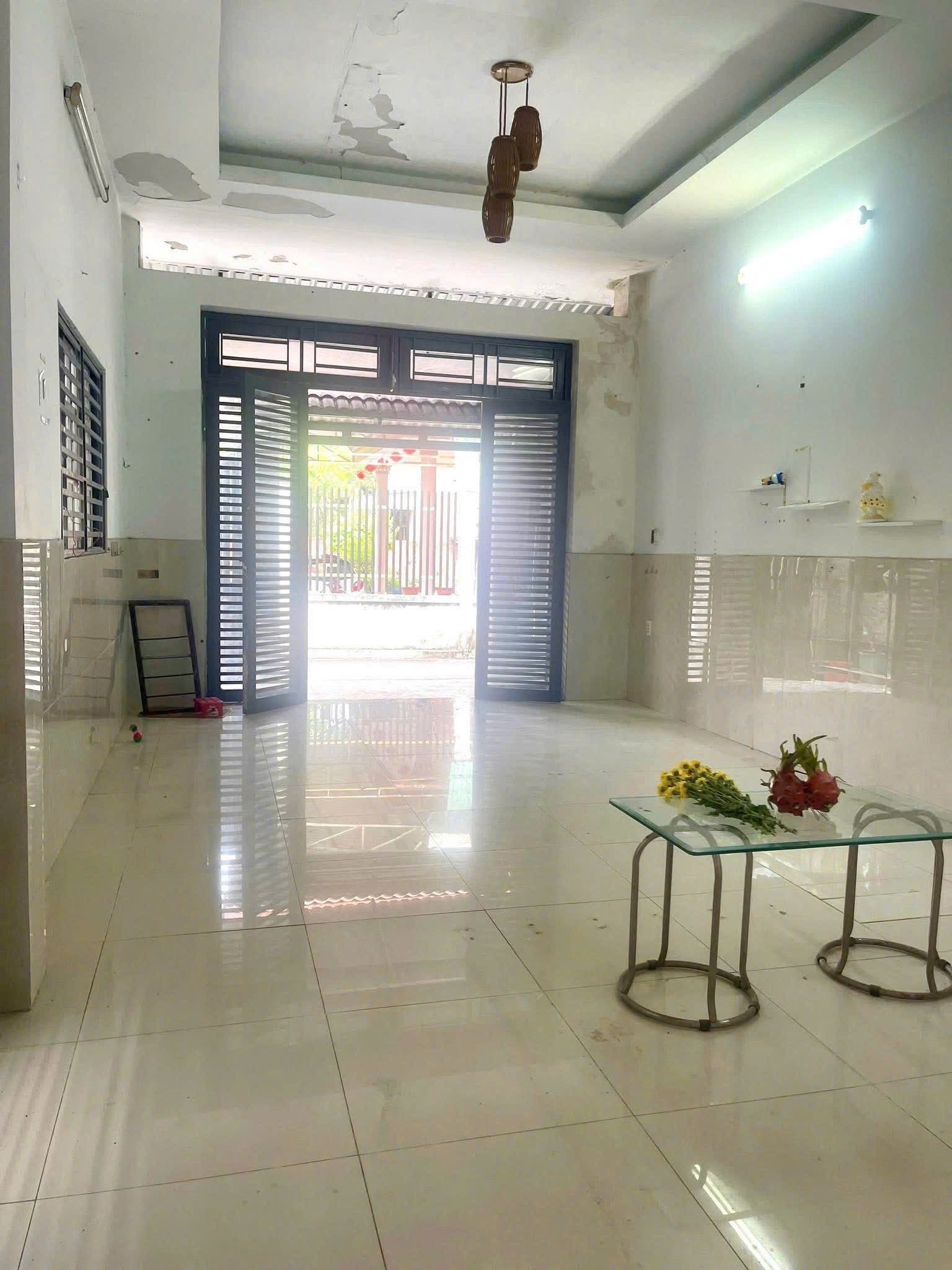 Nhà 1/Phan Đăng Lưu gần ngay ngã ba Sở Gà thuộc Tân An Thủ Dầu Một 
( nay Phú An Tp HCM)