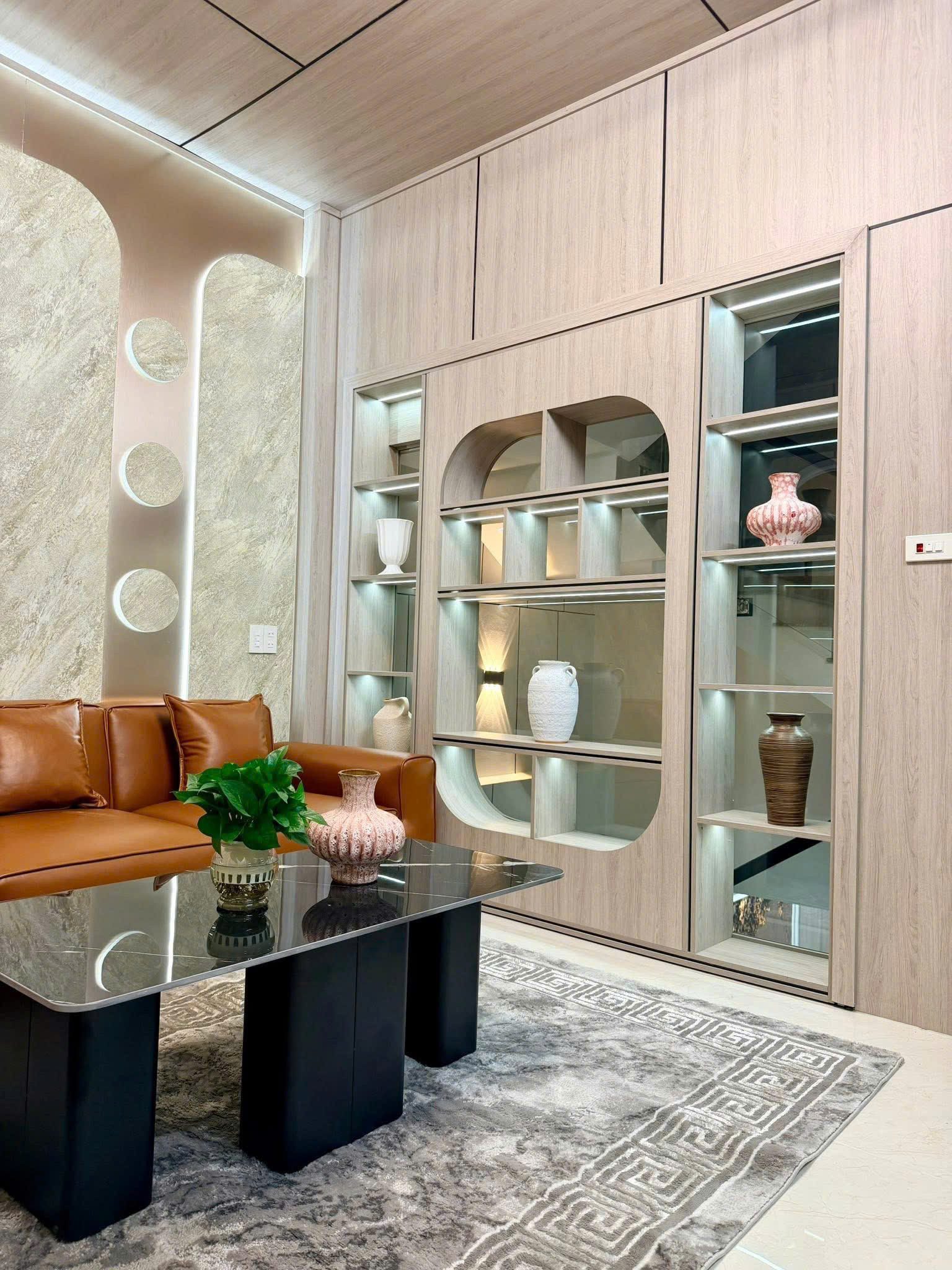 BÁN NHÀ 4 TẦNG Ô TÔ ĐỖ CỬA NGÀY ĐÊM ngõ phố Bình Lộc TP Hải Dương