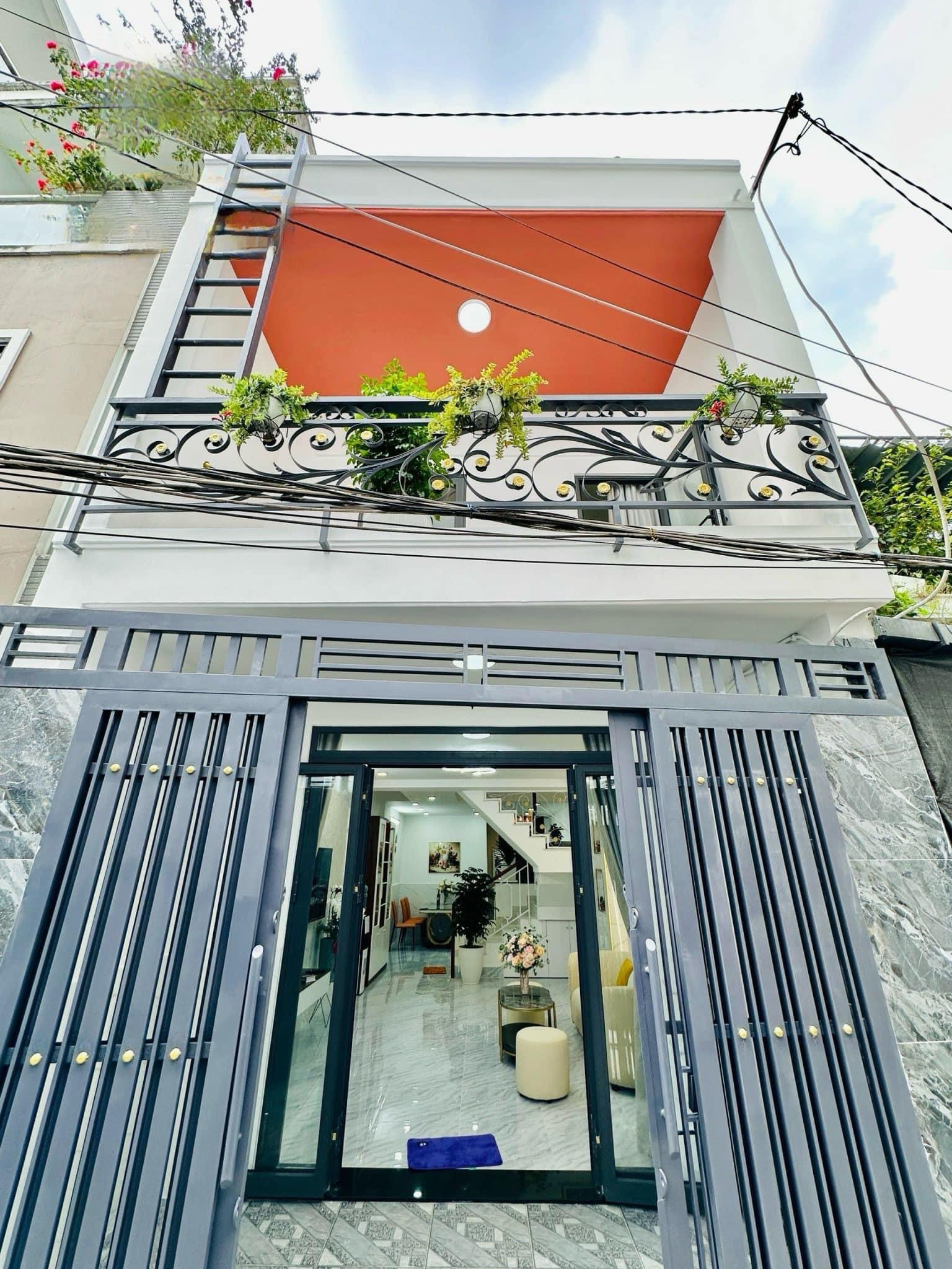 Bán nhà Quận 1 đường Trần Quang Khải P. Tân Định DT 42.9m2 giá 2tỷ950tr, đang cho thuê 8tr/tháng