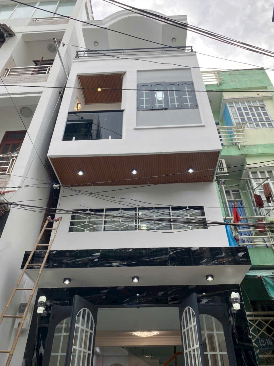 Hiếm nhà Tân Định Q1 Nguyễn Văn Nguyễn, sổ hồng riêng, 3 tầng, sân thượng, chốt nhanh.