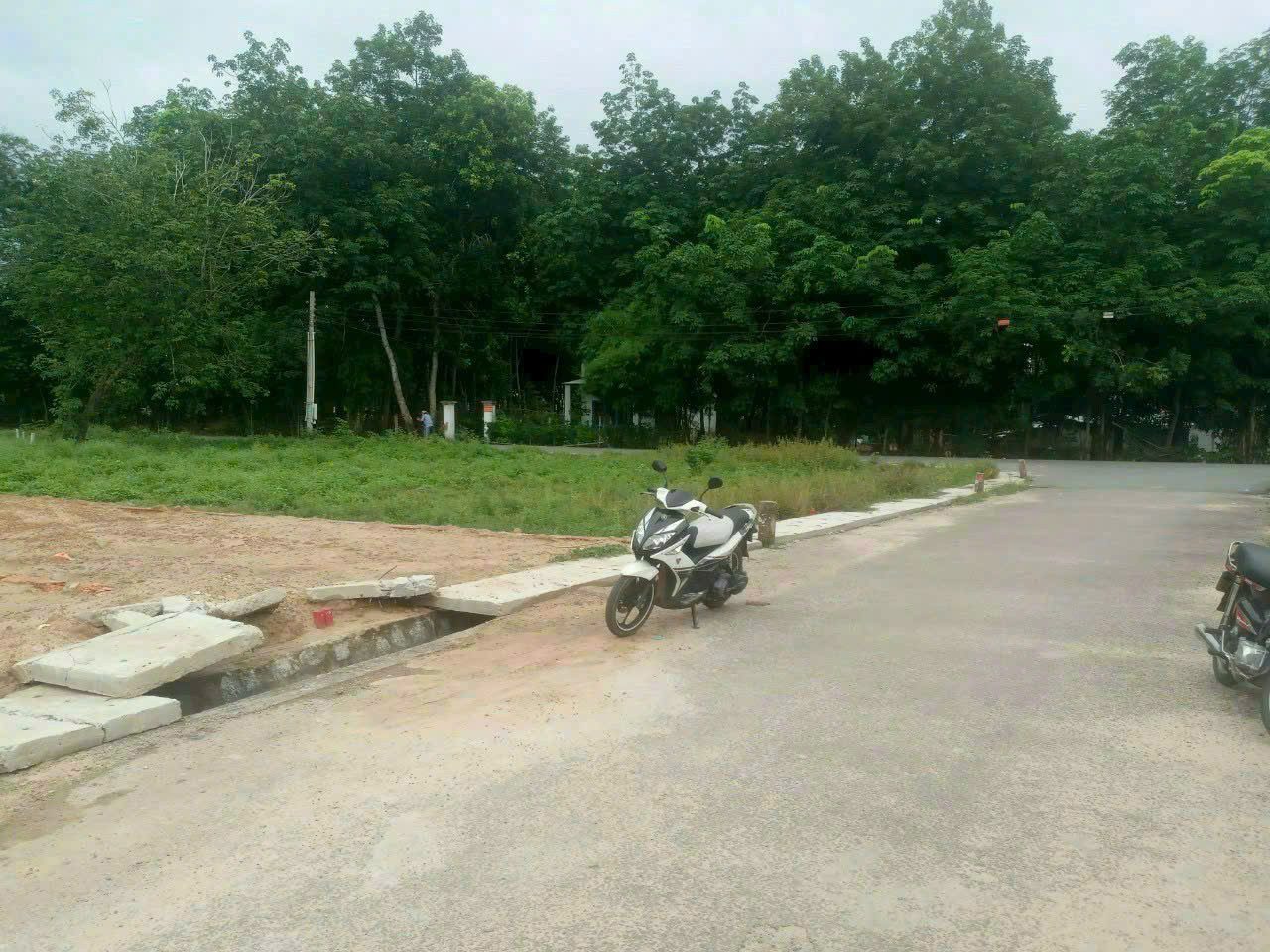 RA NHANH LÔ ĐẤT 150m2 có sẵn 100 m2 thổ cư giá 1.7 tỷ tại - Chọn - Phường Tân Định Thị xã Bến Cát Bình Dương