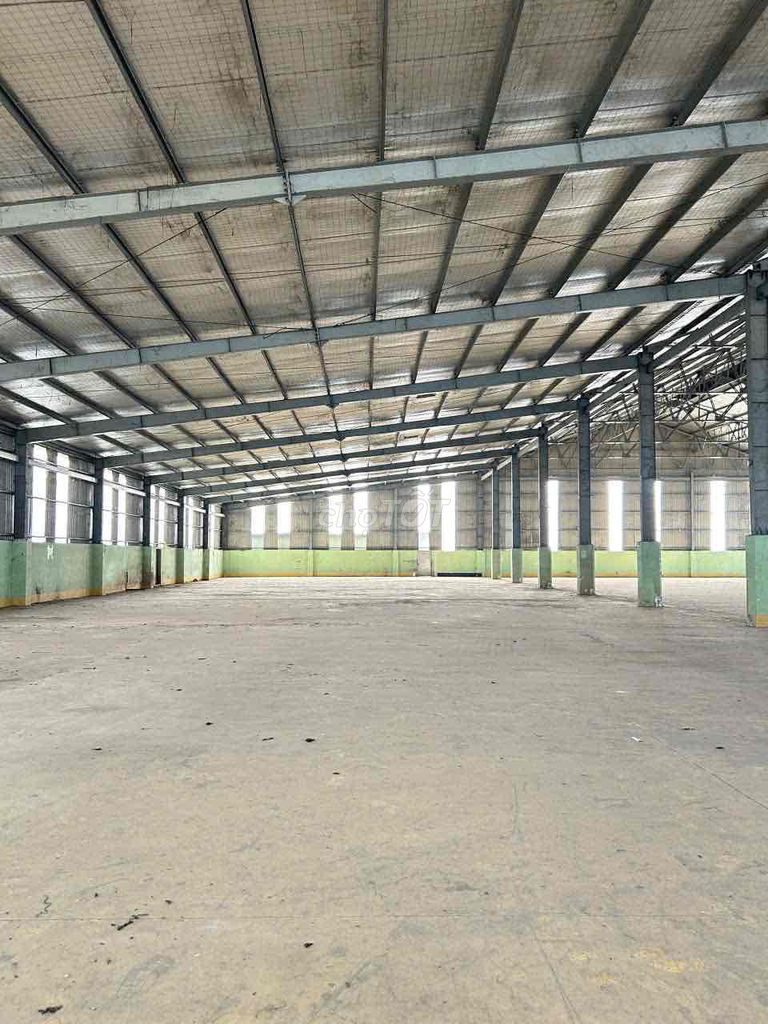 Cho thuê kho khuôn viên 4500m Dĩ An, Bình Dương