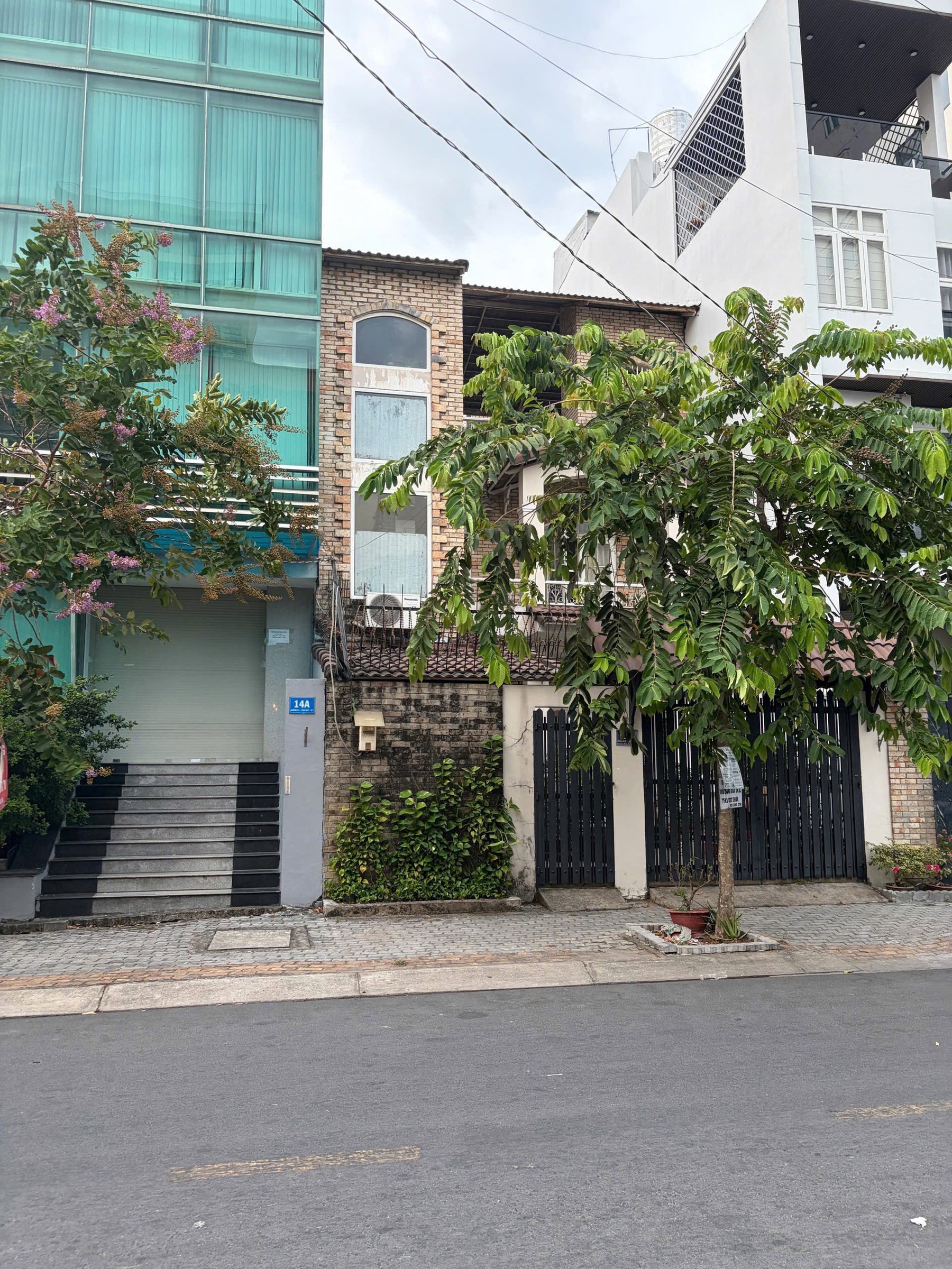 Bán nhà MT đường số 81 P Tân Quy . Q7. DT: 8,1x23m nở hậu 8,8m SH 191m2