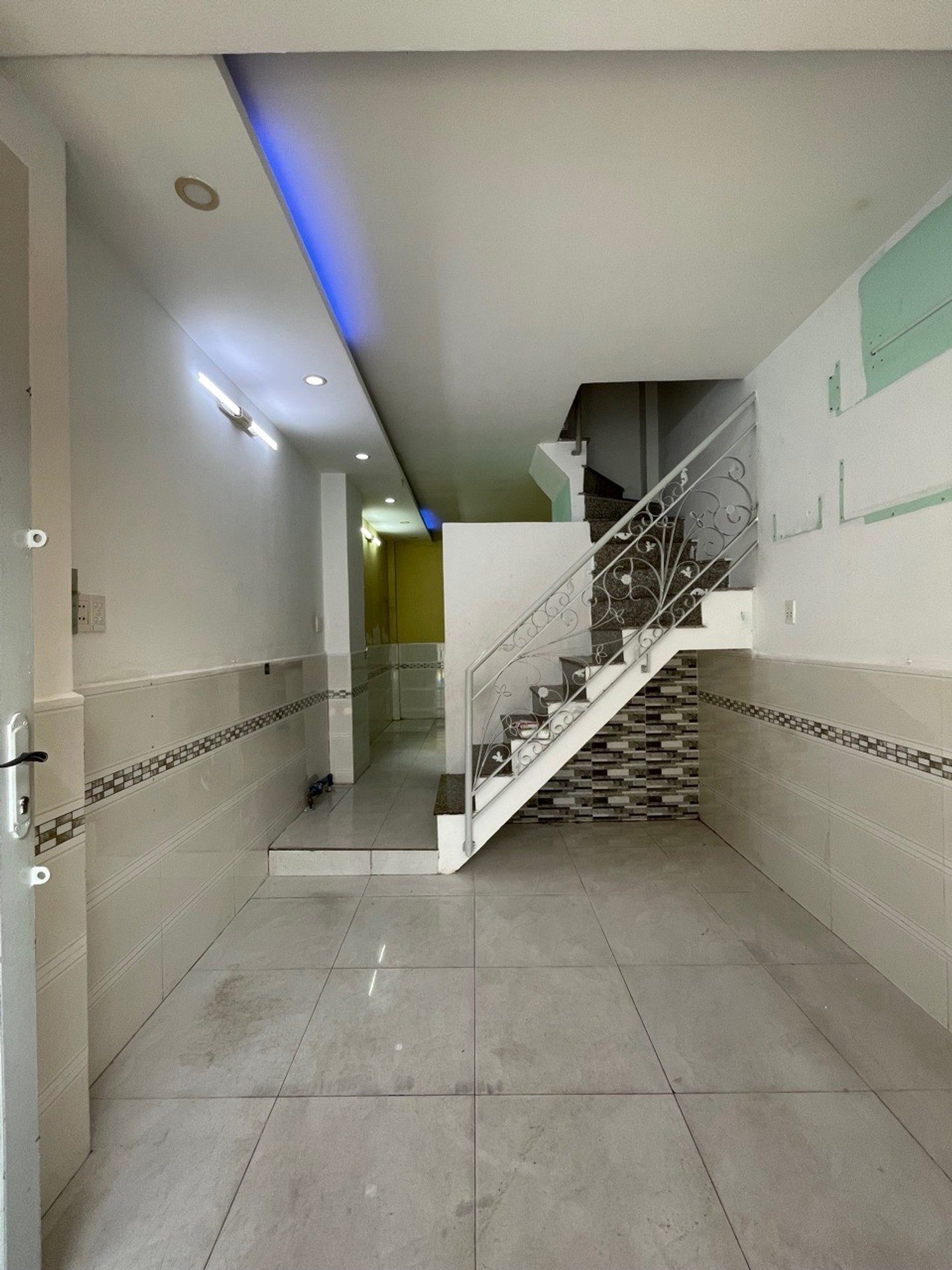 Bán nhà trệt, 1 lầu căn góc hẻm 1041 Trần Xuân Soạn, Tân Hưng, Quận 7. KDC hiện hữu, SHR hoàn công chỉ 2 tỷ 9 (TL).