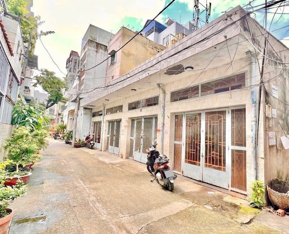 Nhà cấp 4 tiện xây mới ngay trung tâm Q7; cạnh cầu Nguyễn Khoái hẻm thông; 65m2 ngang 4,6m vuông