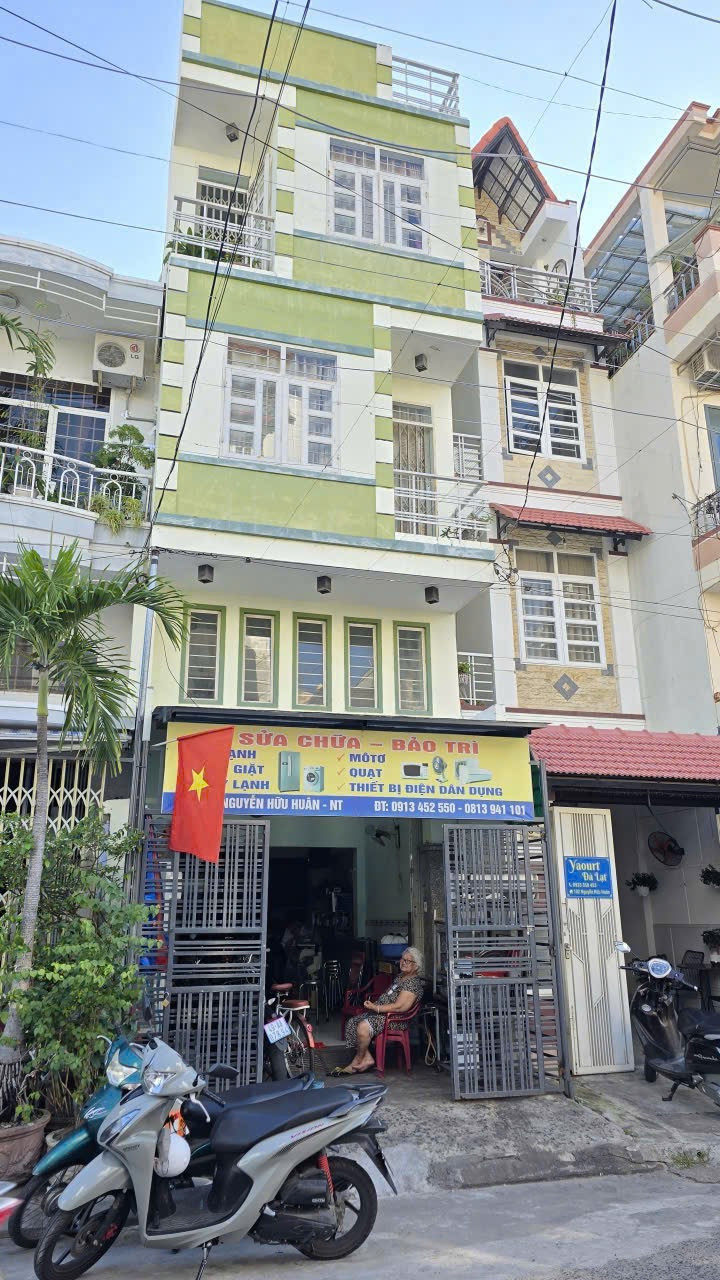 BÁN NHÀ 3 TẦNG MT NGUYỄN HỮU HUÂN - 46.3M2 - 8 TỶ