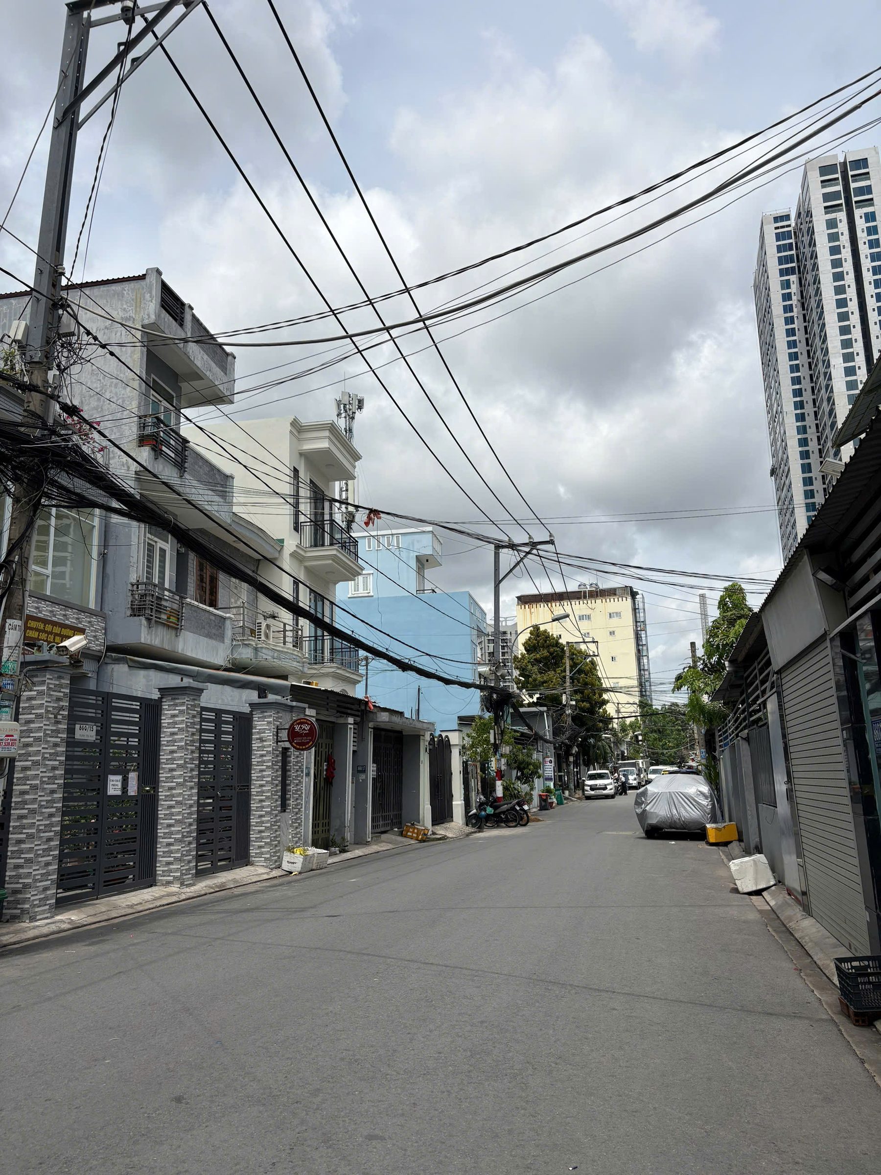 Nhà cũ tiện xây mới, diện tích 81m² công nhận, hẻm 10m ô tô đến nhà