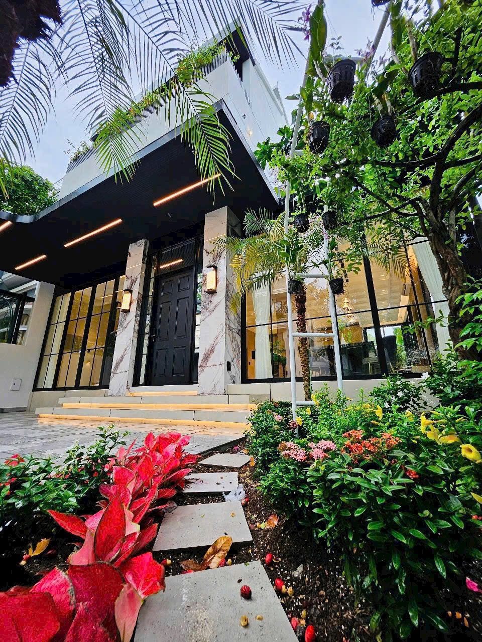 CHO THUÊ BIỆT THỰ MỸ GIANG – PHÚ MỸ HƯNG ,QUẬN 7 ,5PN GIÁ 7000$ Mr.Đức Huy
