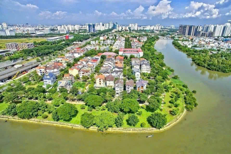BDS HVL BÁN LÔ GÓC L01 (7x18M) KDC SADECO VEN SÔNG Q7 GIÁ TỐT