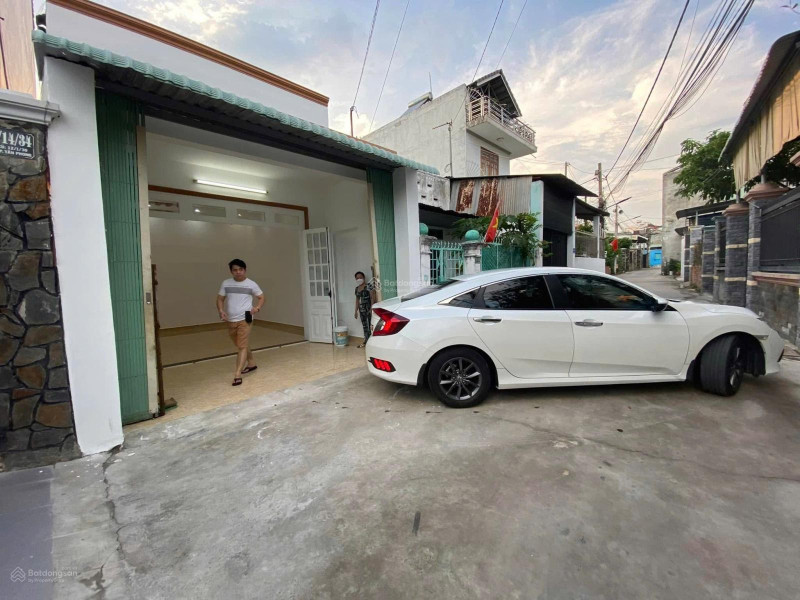 Bán nhà c4 p.Tân Phong ngay chợ 26 chi 100m. gia 2.75 tỷ, 84m2 đường 5m đẹp.kdc dân trí tốt.