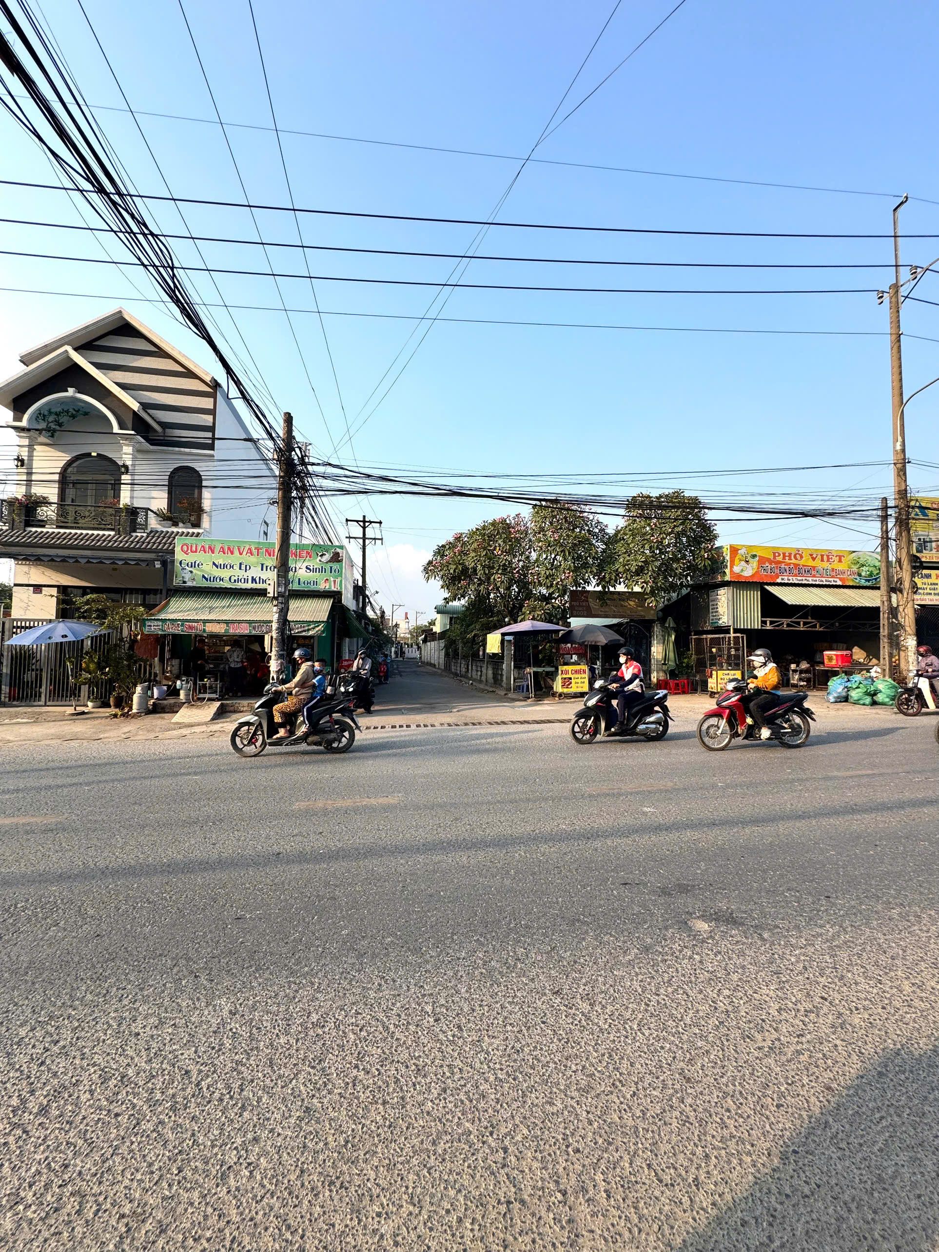 ĐẤT NỀN CUỐI ĐƯỜNG ĐỒNG KHỞI, VỊ TRÍ ĐẸP, TIỀM NĂNG CAO - CHỈ 5 PHÚT DI CHUYỂN ĐẾN BIG C TÂN HIỆP GẦN CÂY XĂNG 75 - TÂN PHONG CŨ