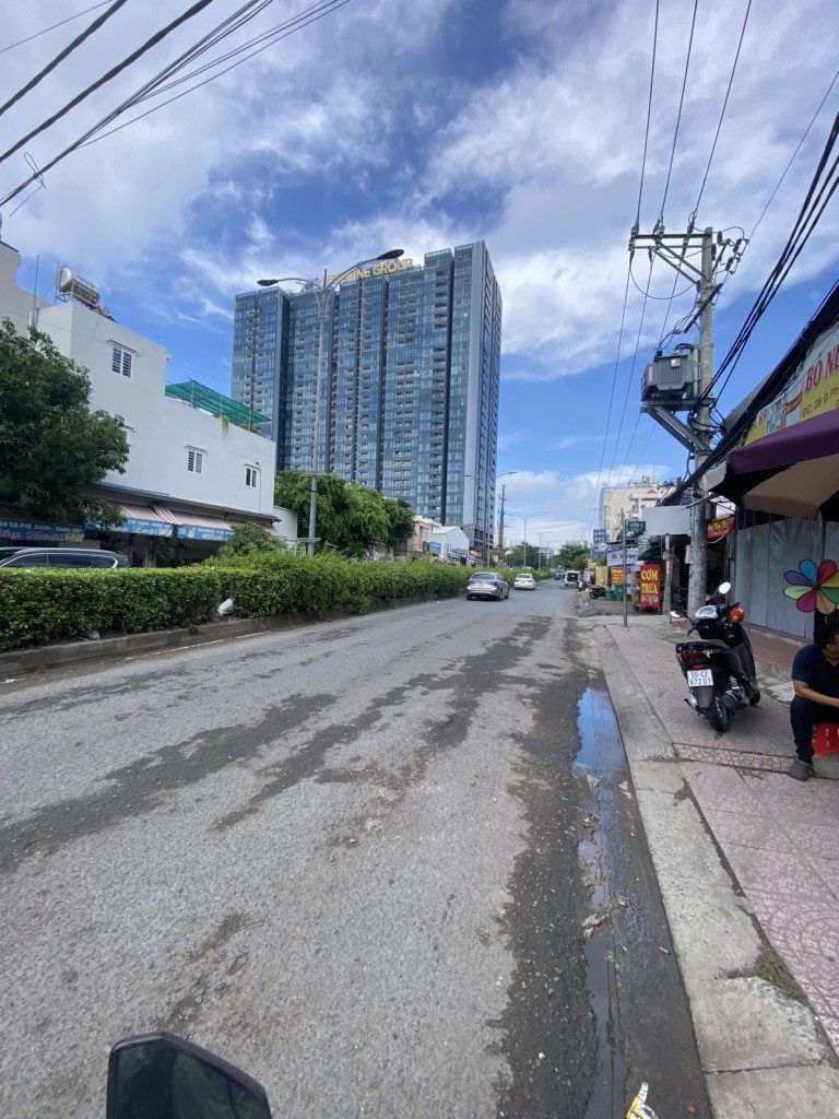 Thổ cư 170m2 cạnh Phú Mỹ Hưng; cách mặt tiền 10m; không quy hoạch ; xây 5 tầng làm căn hộ dịch vụ