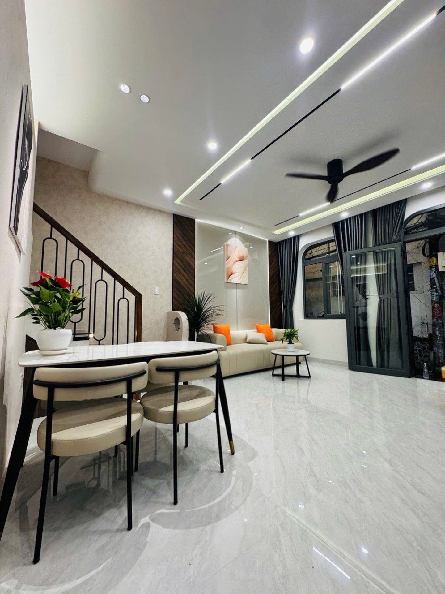 Nhà mới 100% liền kề Phú Mỹ Hưng; ngang 5m vuông vức; tặng nội thất cao cấp hẻm 3m ba gác vivu