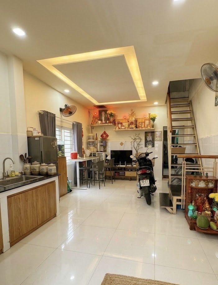 Hiếm, nhà 3 tầng ngay trung tâm Q7; cách Lotte 500m; ngang 4,3m; hẻm 3m; 1 sẹc; cách MT 30m