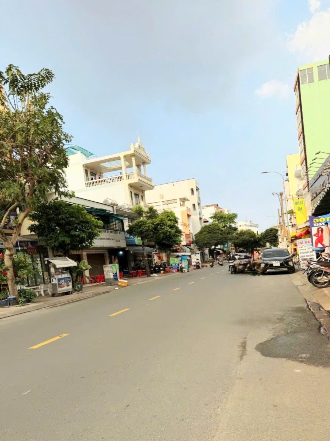 SIU PHẨM 6TẦNG BTCT - THANG MÁY - VỪA Ở VỪA KDOANH (353)
– 5x19 NGANG HIẾM - GẦN CHỢ TÂN HƯƠNG - AEON, FULL NỘI THẤT CAO CẤP. 14T. 

📞 Liên hệ xem ngay: 0902 106 911.