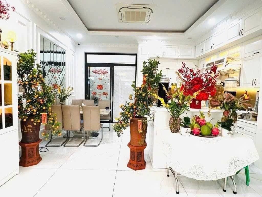 NGAY CH,Ợ TÂN HƯƠNG, VƯỜN LÀI - NHẸ 9T
NHÀ MỚI ĐẸP Ở NGAY 4TẦNG 4PN KHÉP KÍN²⁸⁵ - NGANG HẾM 5.5M RỘNG THOÁNG - HẺM NHỰA XE TẢI 7M, DÂN TRÍ CAO TẦNG.

📞 Liên hệ xem ngay: 0902 106 911