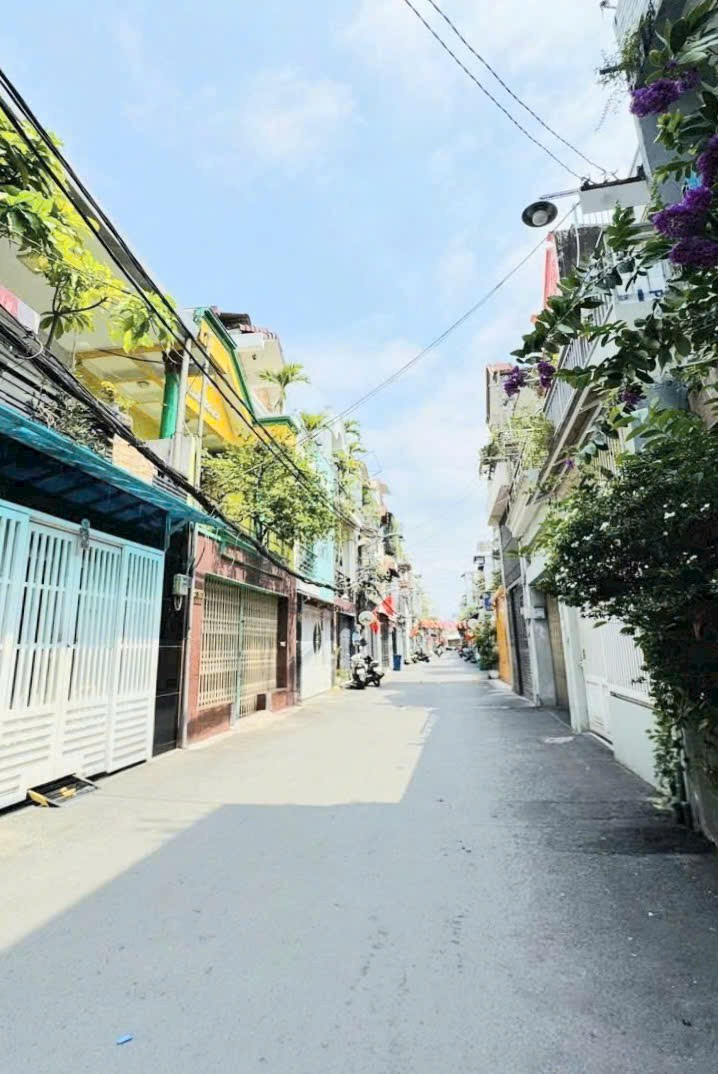 Chợ Tân Hương, xe hơi đỗ cửa, 4x23, tiện xây mới hoặc làm CH.DV, chốt nha 6.xT, sổ vuông đẹp không L.G, không lỗi phong thủy (4c12)

Gọi ngay 0902106911 gấp nhé cả nhà