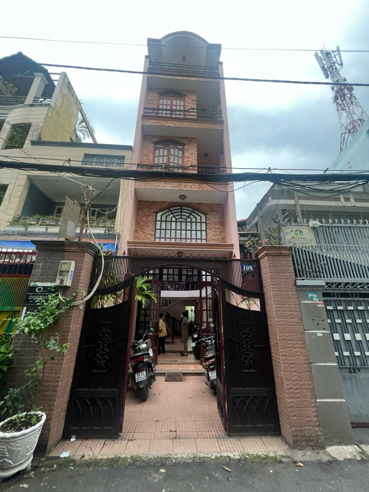 Bán nhà 5 tầng giá 20 tỷ ngay chợ Phạm Văn Hai