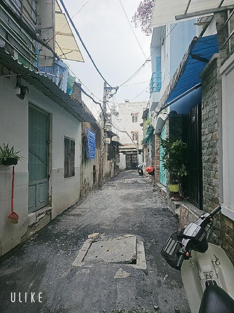 + HXH đổ sát cổng, 2 mặt tiền trước sau. 
GẦN AEON MAILL GẦN TRƯỜNG ĐH  
SÂN BAY  DI CHUYỂN THUẬN TIỆN
