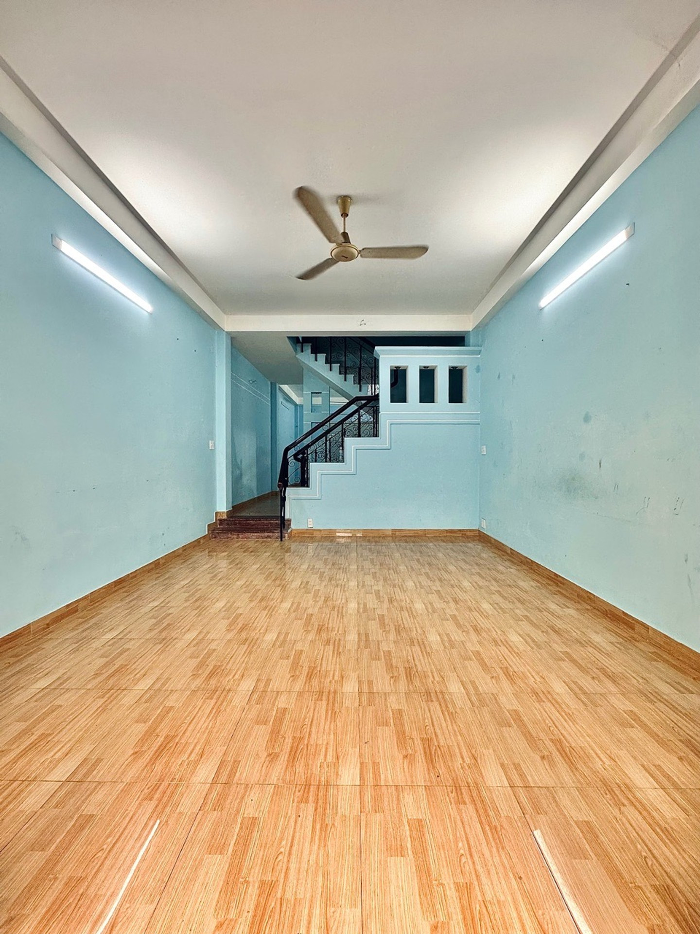 HẺM NHỰA Ô TÔ NGỦ TRONG NHÀ KHU VIP TÂN SƠN NHÌ - 60M2 - SỔ VUÔNG VỨC - CHỈ 7.X TỶ