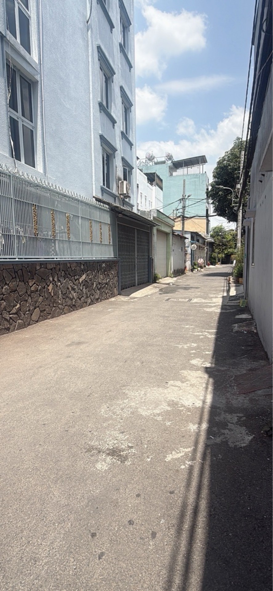 NHÀ NGAY ÂU CƠ,TÂN SƠN NHÌ,TÂN PHÚ. HẺM NHỰA 6M,XE HƠI TỚI NHÀ,NGANG 4.1M X 16.5M,3 TẦNG,SỔ VUÔNG A4,KHÔNG LG